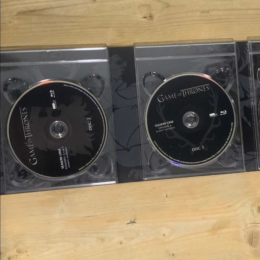 Game of Thrones Complete First Season DVD - Picture 10 of 11